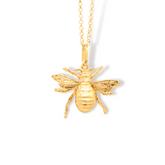 Cadena con abeja grande vista cercana